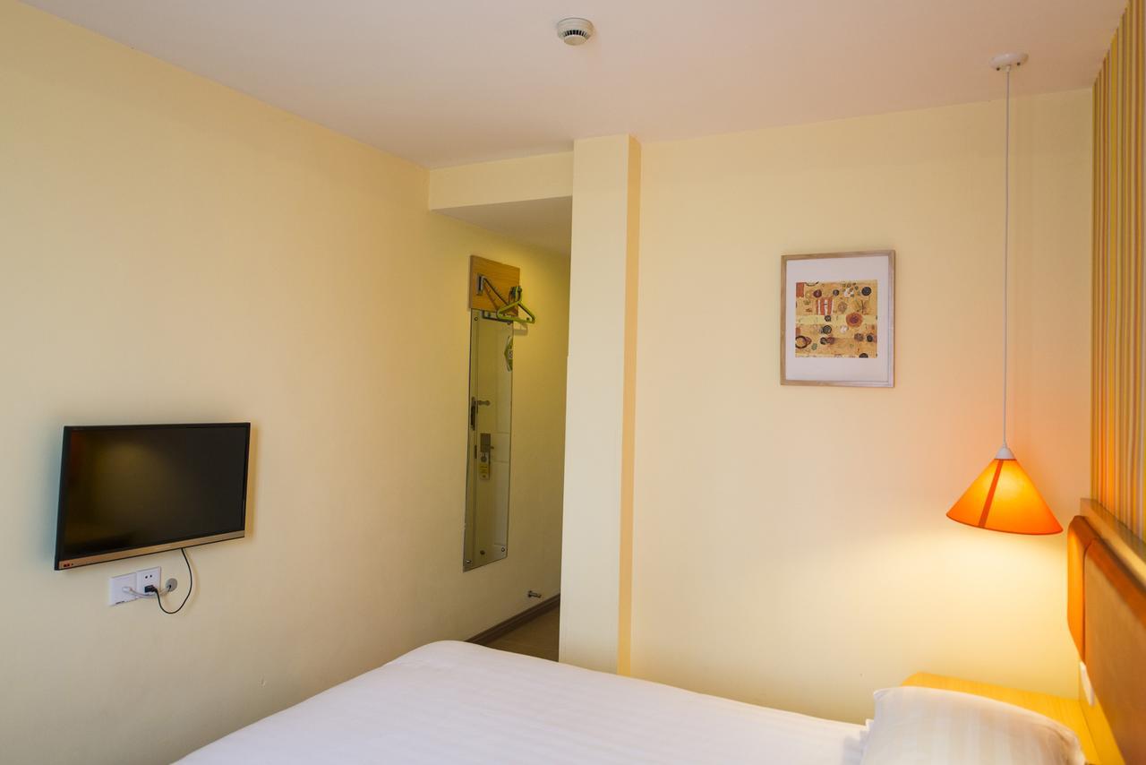 Home Inn Chengdu Kuanzhai Alley New City Square المظهر الخارجي الصورة